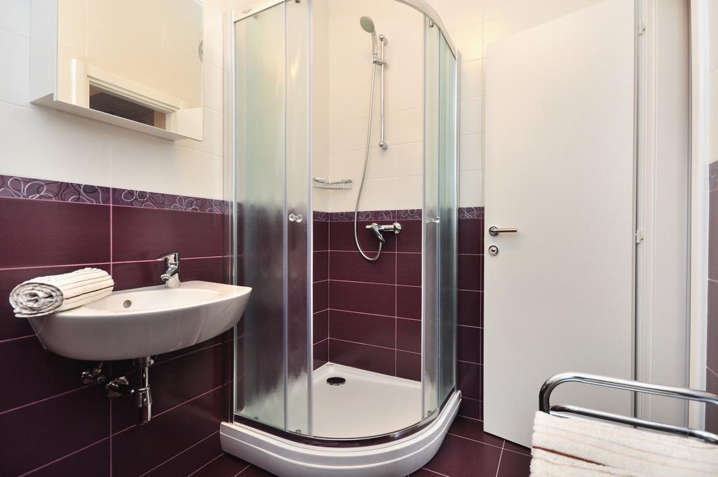 Apartments Zizic Kaštela Szoba fotó